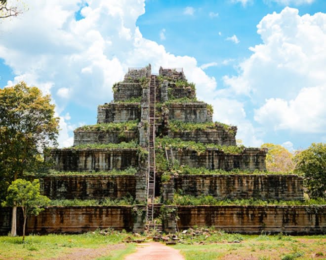 Prasat Thom or Pyramid temple