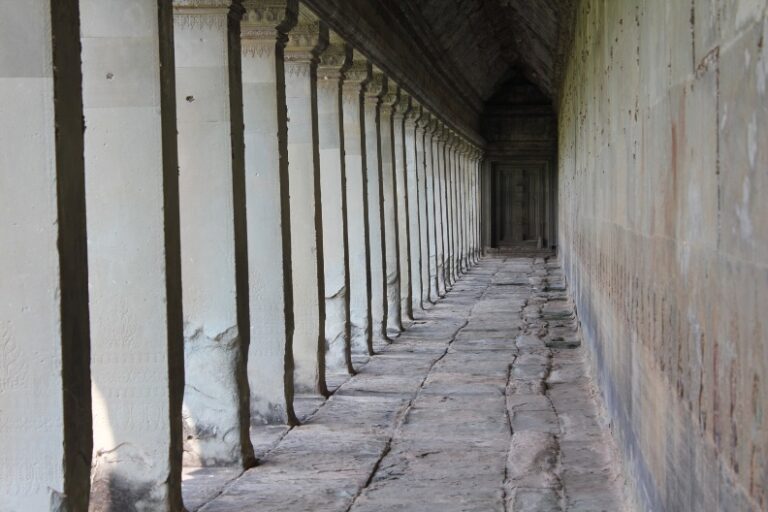 inside-angkor5