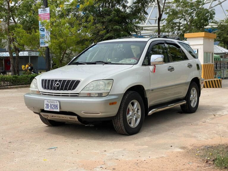 Car-SUV taxi in Siem Reap